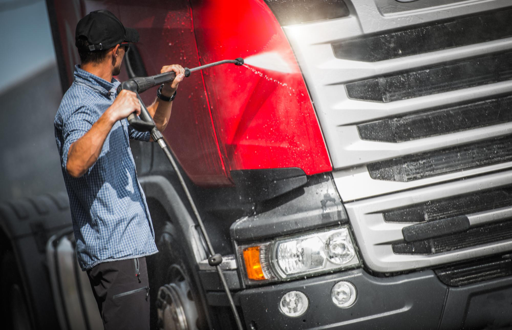 semi truck washing tampa